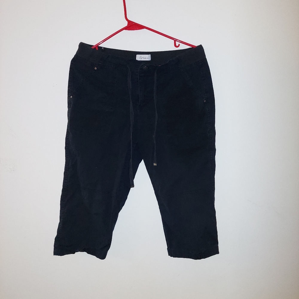 Black capris